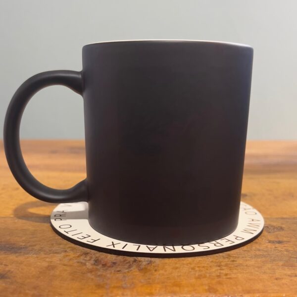 ☕✨ Caneca de Porcelana Mágica Preto Fosco – Surpreenda em Todas as Ocasiões!