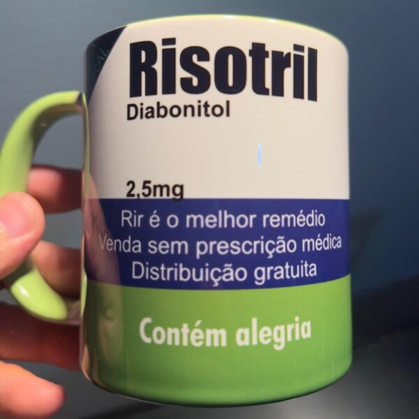 ☕💊 Caneca de Porcelana com Alça Colorida – Engraçada de Remédios e Personalizada com Nome!